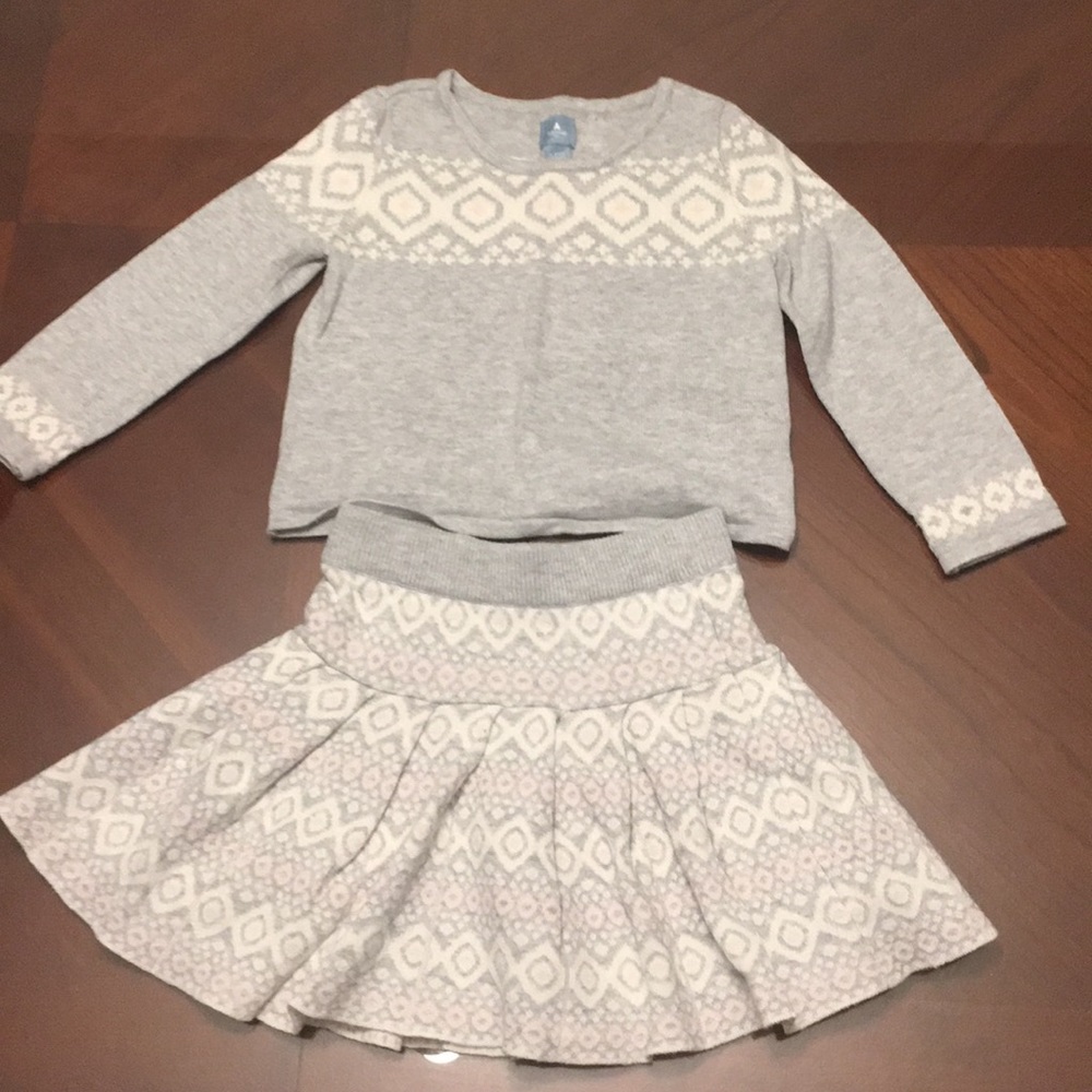 Girls knitted set sweater and skirt